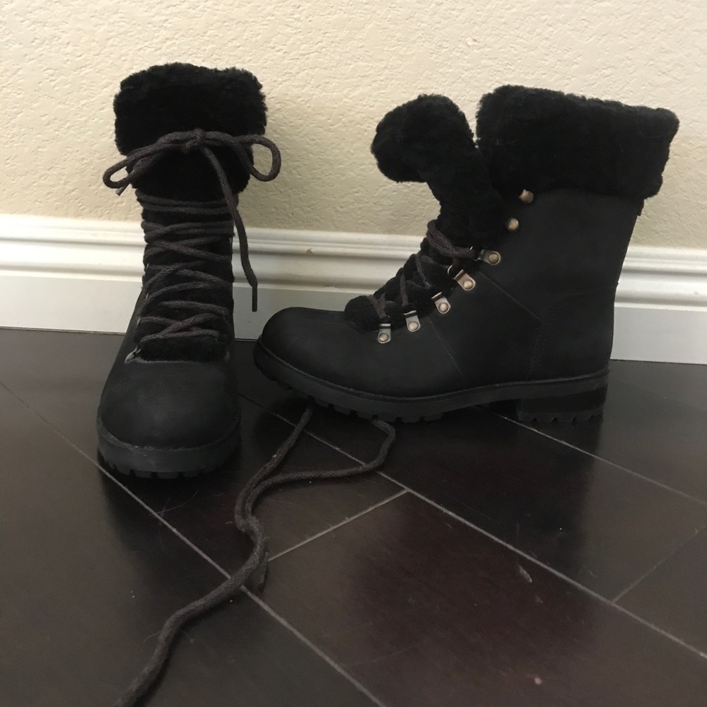 Ugg Black Leather Lace Up Boots w/Fur